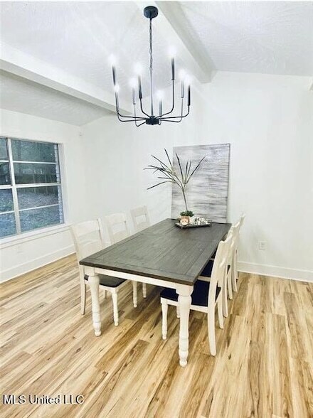 Building Photo - 904 Oakhill Cir