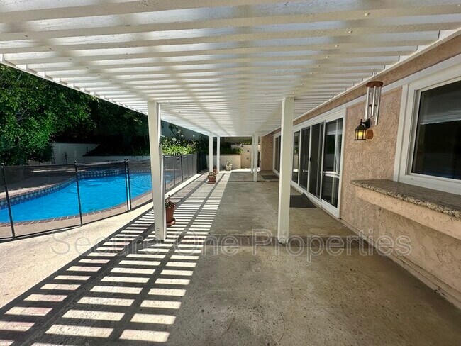 Building Photo - 3880 Via Verde