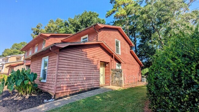 Building Photo - 1725 Wynndowne Trail