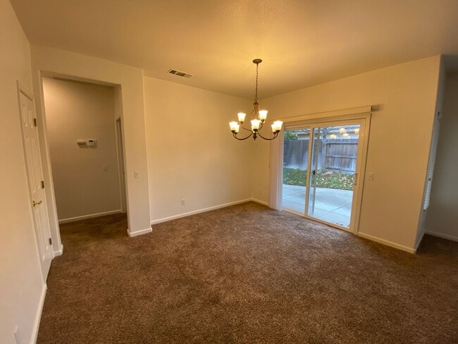 Building Photo - Cute Home in EGUSD