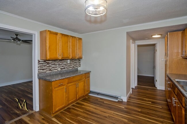 Building Photo - Single-Level Living! 3 Bed Ranch with Mode...