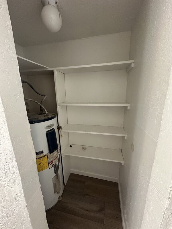 Building Photo - 5431 N Lakeshore Dr