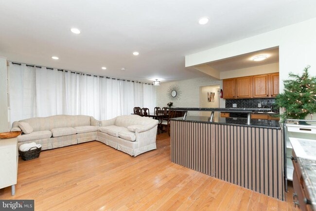 Building Photo - 1832 Metzerott Rd