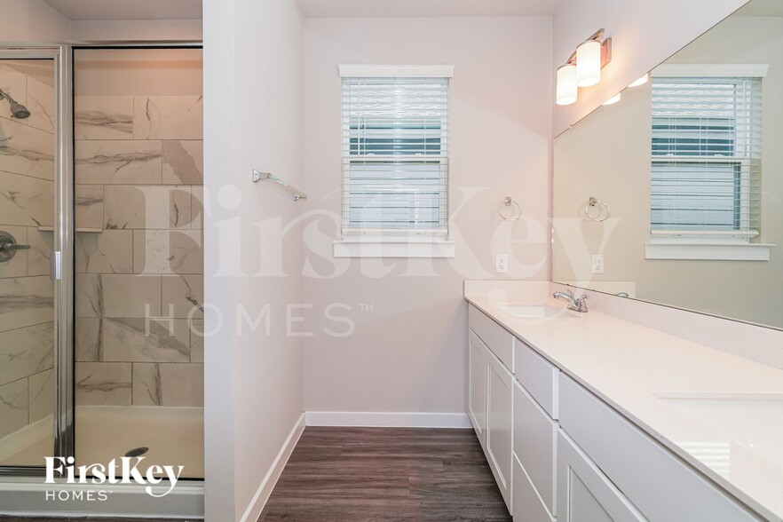 Building Photo - 18330 W Centro Cir