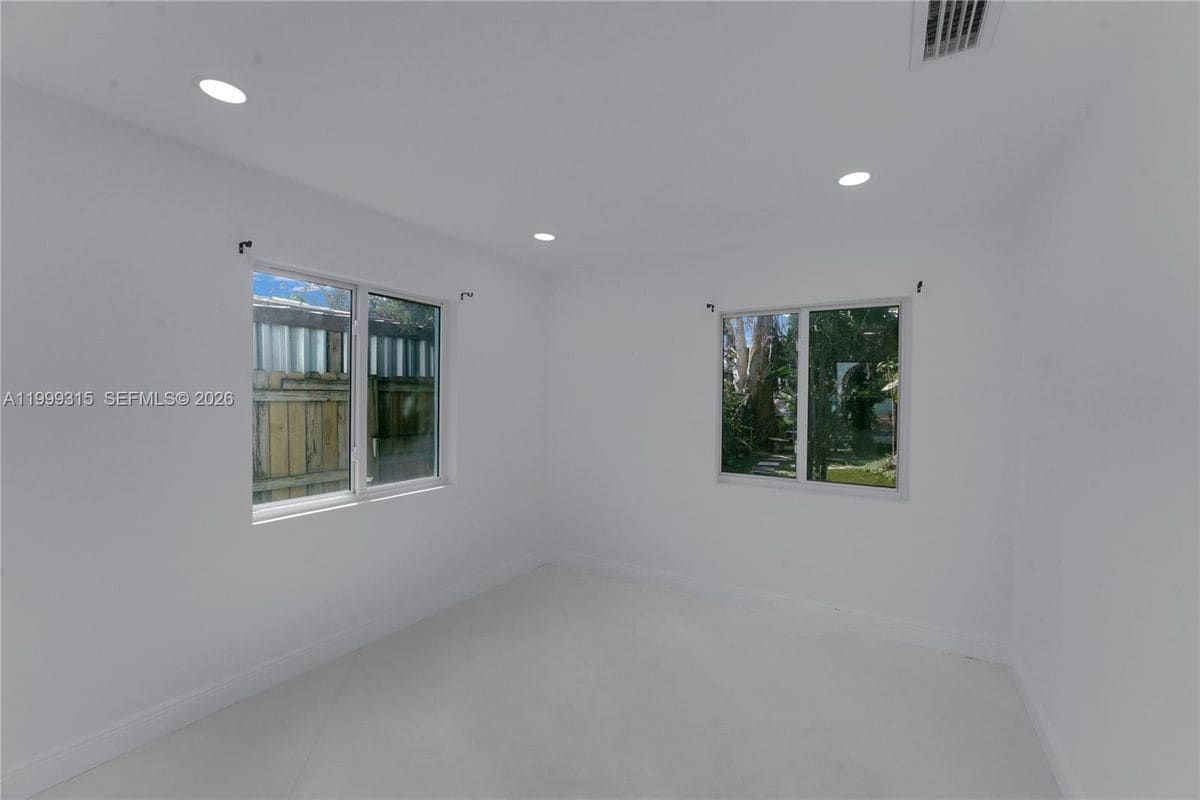 Building Photo - 1137 SW 8th Ave