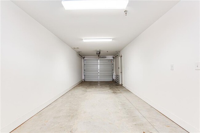 Building Photo - 55 Moda Ln