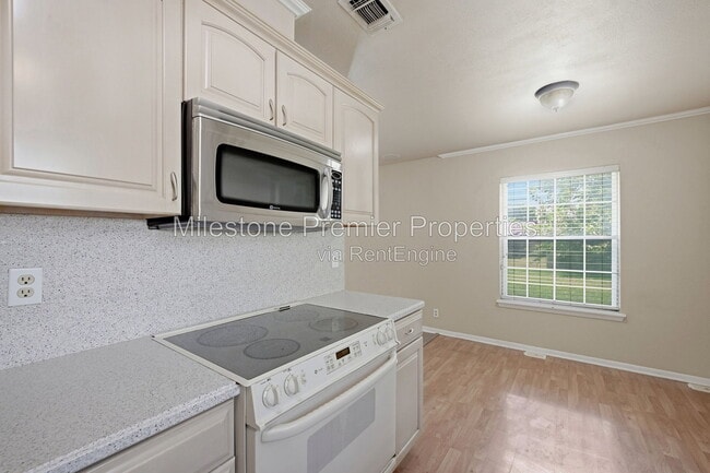 Building Photo - 302 Iowa St