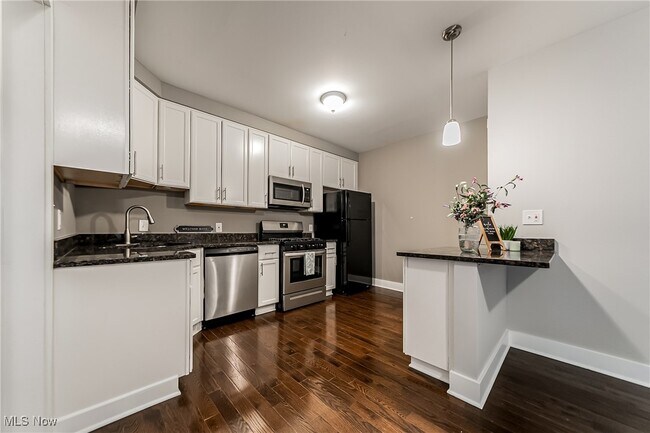 Building Photo - 11204 Clifton Blvd