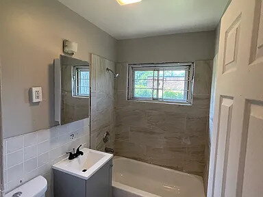 Building Photo - Beautiful three-bed property in Gary