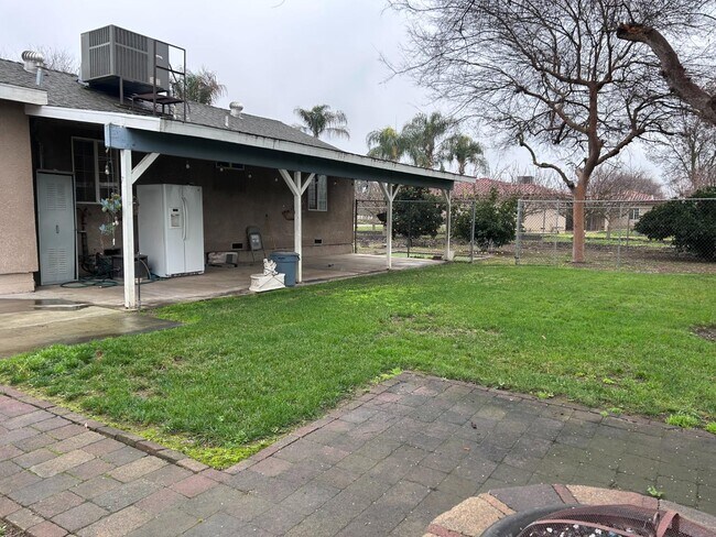 Building Photo - 10431 S Bethel Ave
