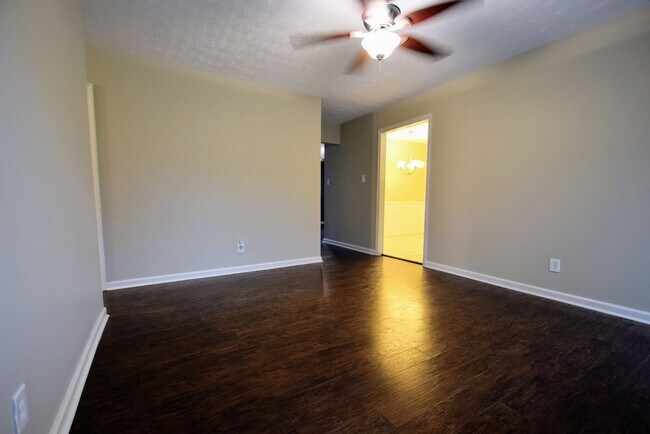 Building Photo - 6604 Bonnie Bell Ln