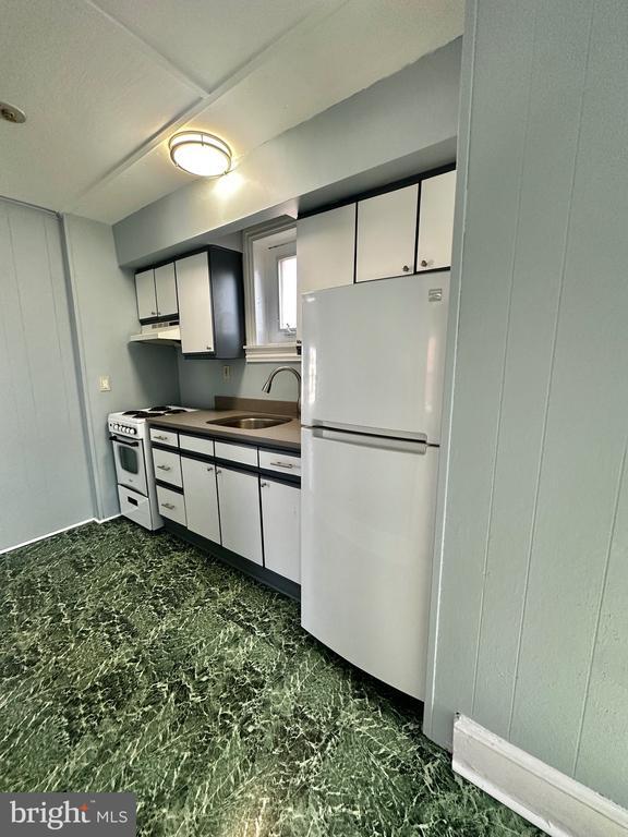 Building Photo - 214 Gay St