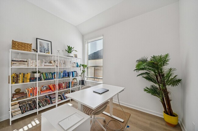 Building Photo - 30207 Gold Finch Pl