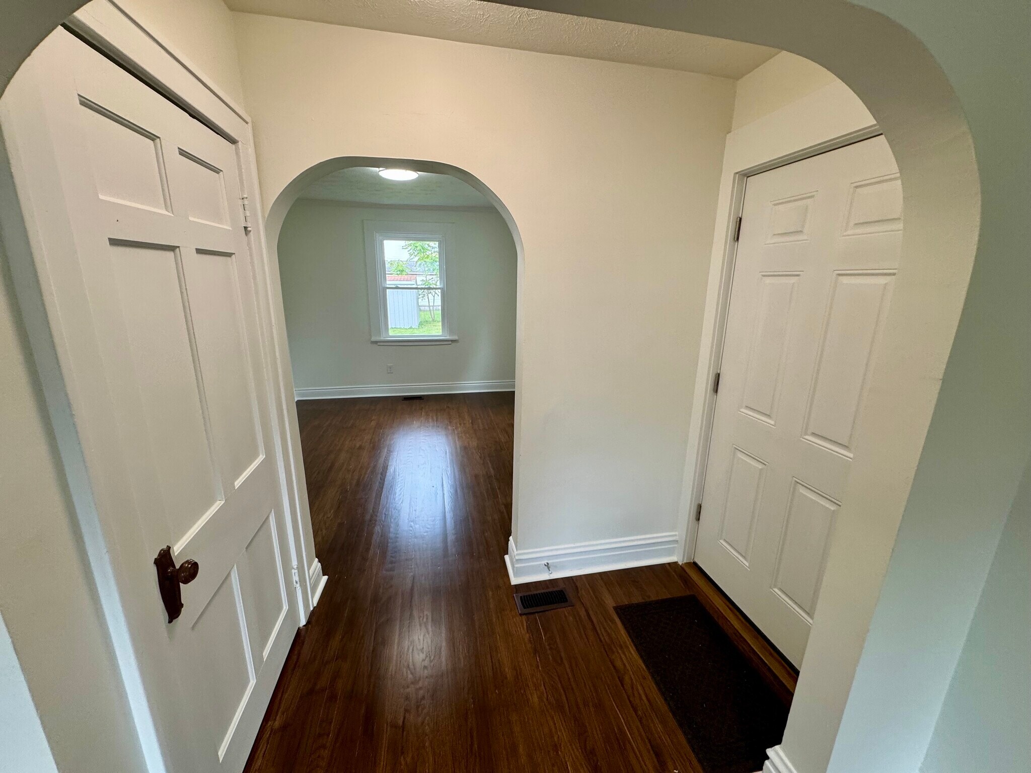 Entry - 1387 Ivydale Ave SW