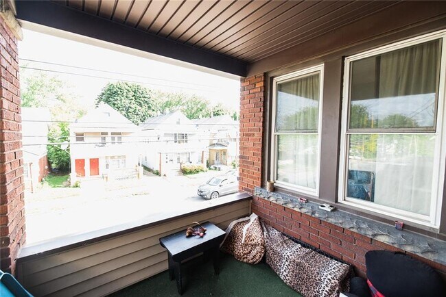 Building Photo - 839 E 26th St