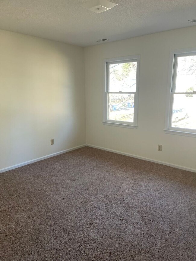 Building Photo - LAKE SHORES