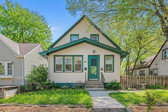 Building Photo - 3236 N James Ave