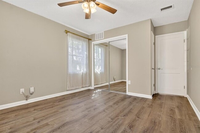 Building Photo - 815 W Lowry Ln