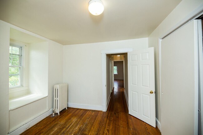 Building Photo - 2026/2027 JHU Off-Campus 5bd/3ba Charles Village w/ W/D & parking!.. Available 6/9/26