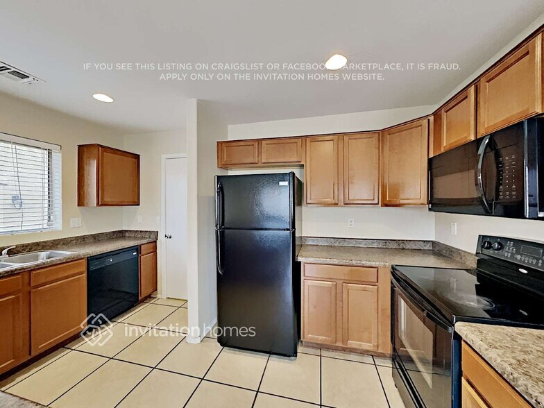 Building Photo - 10821 W Taft St