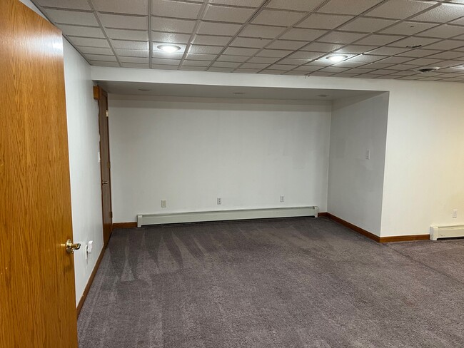 Large basement - 1120 Lealand Rd E