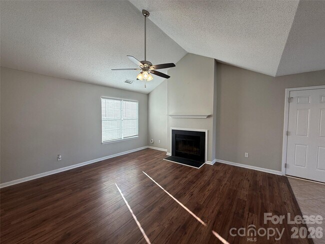 Building Photo - 142 Green Dragon Ct