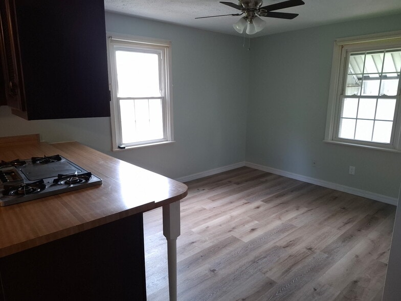 Diningroom - 442 E Columbia Ave