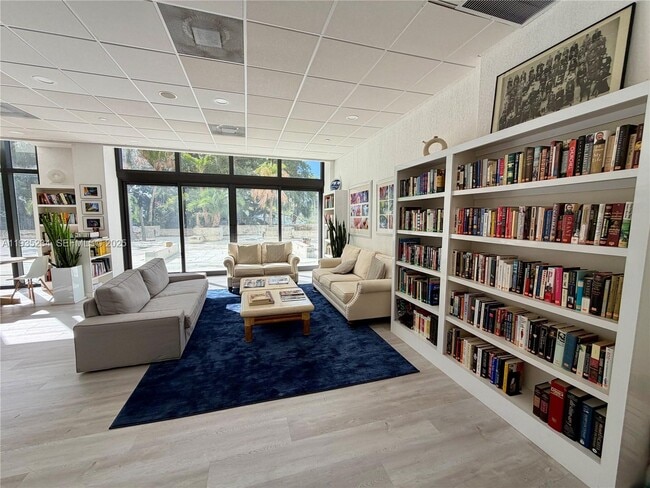 Building Photo - 1450 Brickell Bay Dr