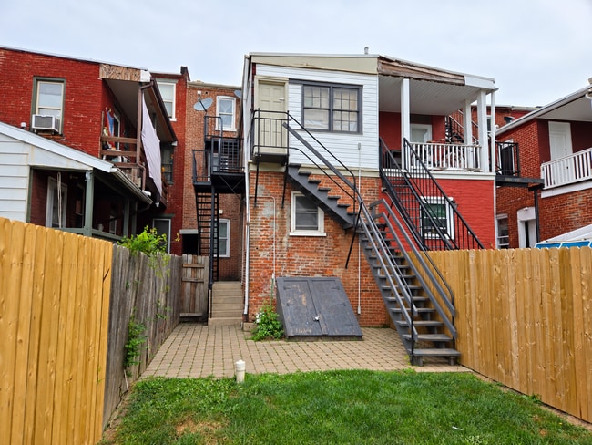Building Photo - 684 Columbia Ave