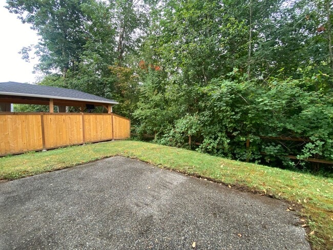 Building Photo - Practical 3 bedroom, 2190 Sqft Kent Home