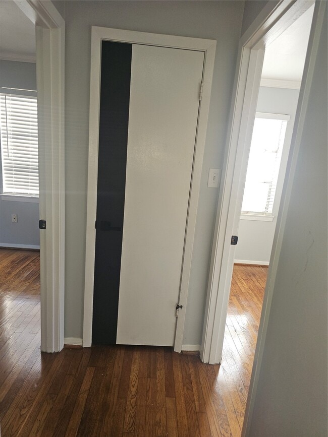 Building Photo - 10510 Sierra Dr