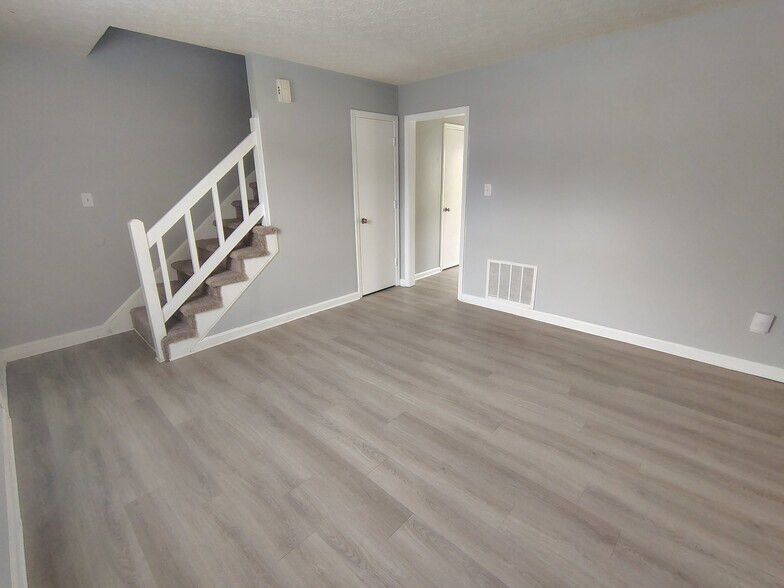 Building Photo - 16 Duiguid Dr