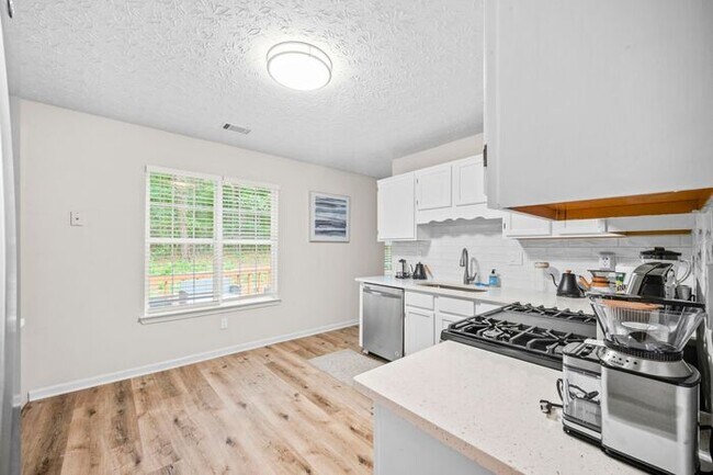 Building Photo - 11205 Abbotts Station Dr