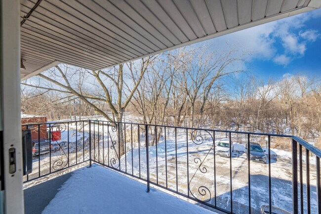 Building Photo - 1950 Canal St