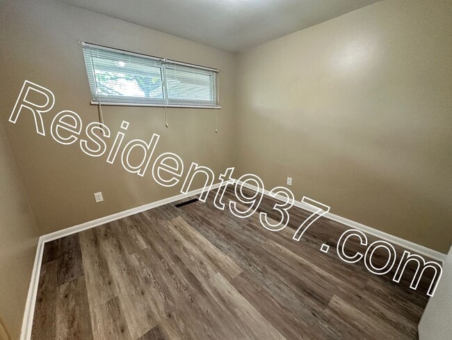 Building Photo - 3 Bed 2 bath Home