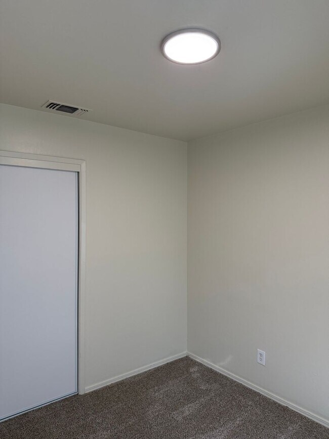 Building Photo - 7109 Thomas Dr