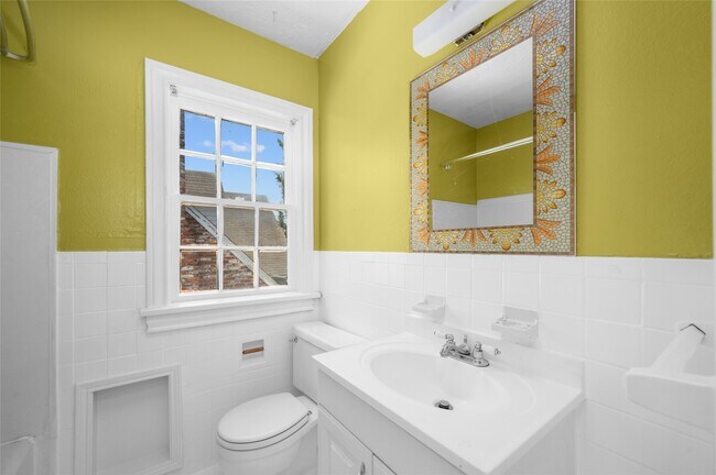 Building Photo - 1955 Lexington St