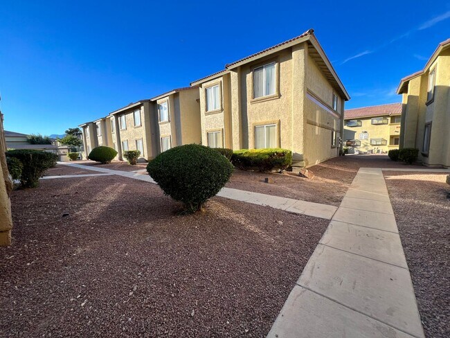 Building Photo - SPACIOUS 2bed/2bath CONDO ON FIRST FLOOR