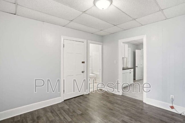 Building Photo - 207 N Mulberry St