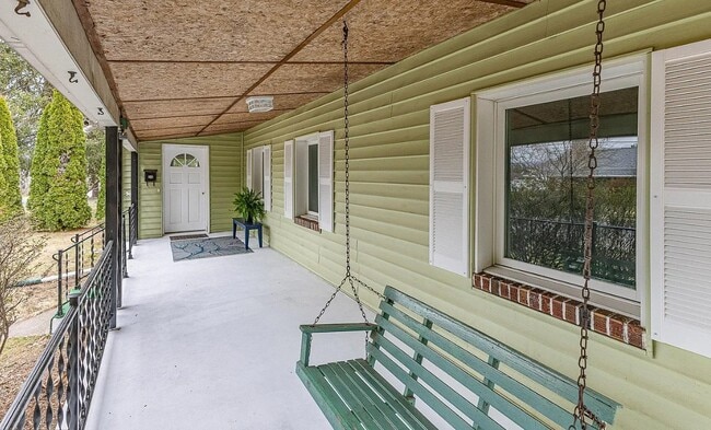 Building Photo - 536 Lansvale St