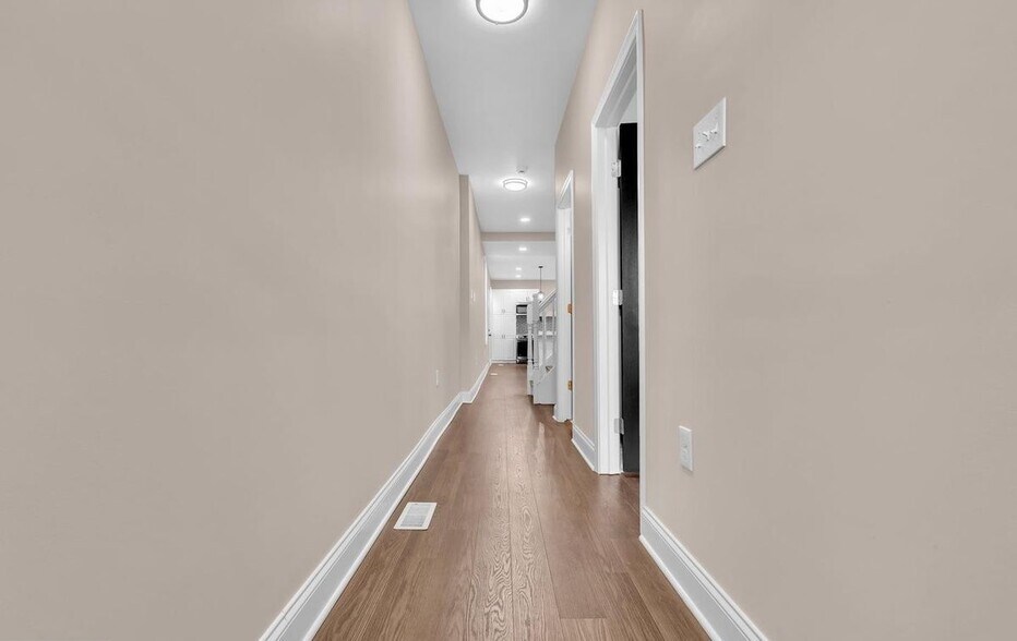 Building Photo - 2045 E 31st St