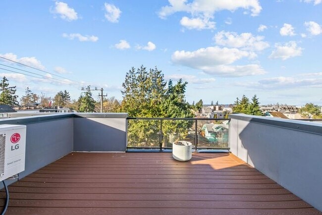 Building Photo - Stunning AIR CONDITIONED Alki Townhome w/ Rooftop Ocean View