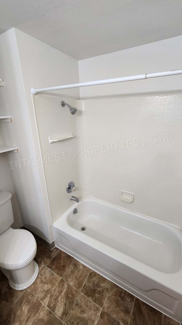 Building Photo - *1/2 OFF 1ST MONTH'S RENT* 3 Bed 2 Bath Beaverton Home with big backyard, storage shed, A/C and f...