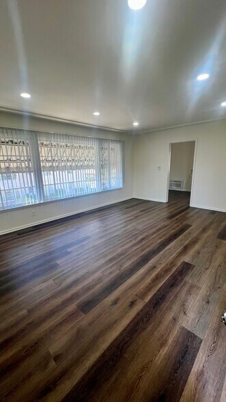 Building Photo - 808 Alandele Ave