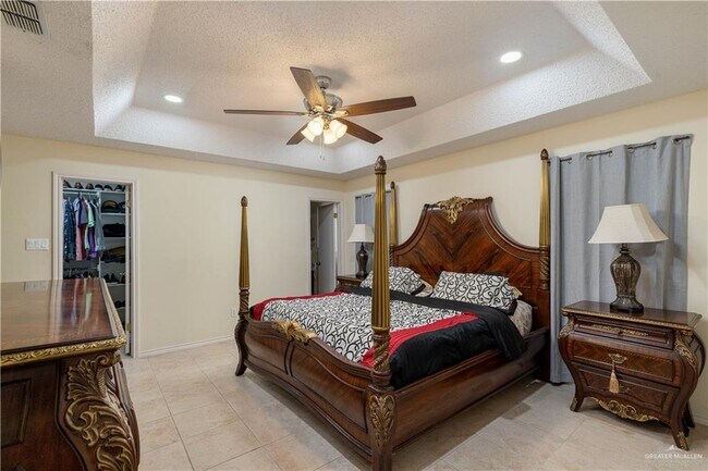Building Photo - 2213 Lake View Dr