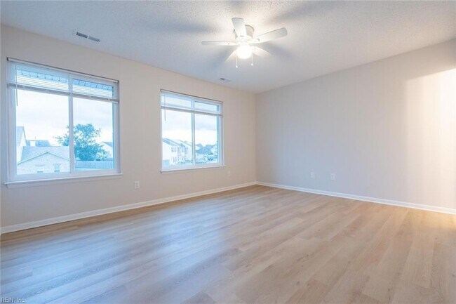 Building Photo - 1567 Sword Dancer Dr
