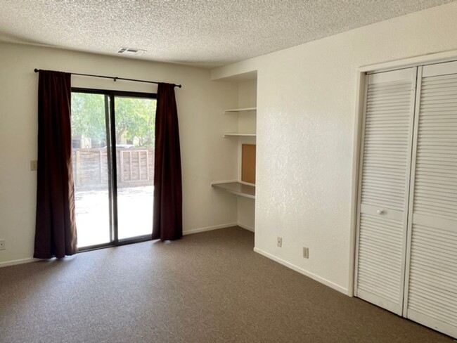 Building Photo - 2 Bedroom, 2 Bathroom in Cedar Creek with ...