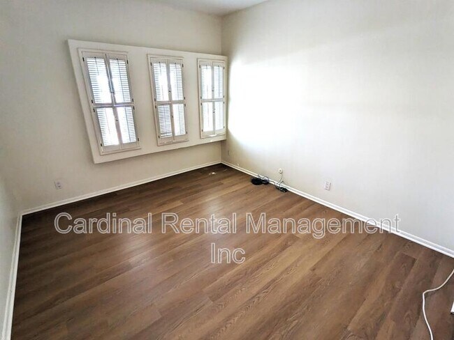 Building Photo - 960 San Pasqual St