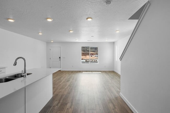 Building Photo - BRAND NEW! 3 Bedroom townhome in Long Valley!