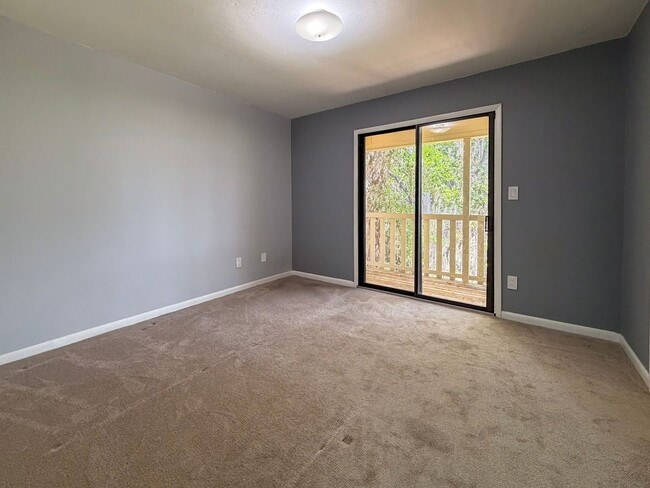 Building Photo - 2BR/1.5BA Townhouse in Mill Run!